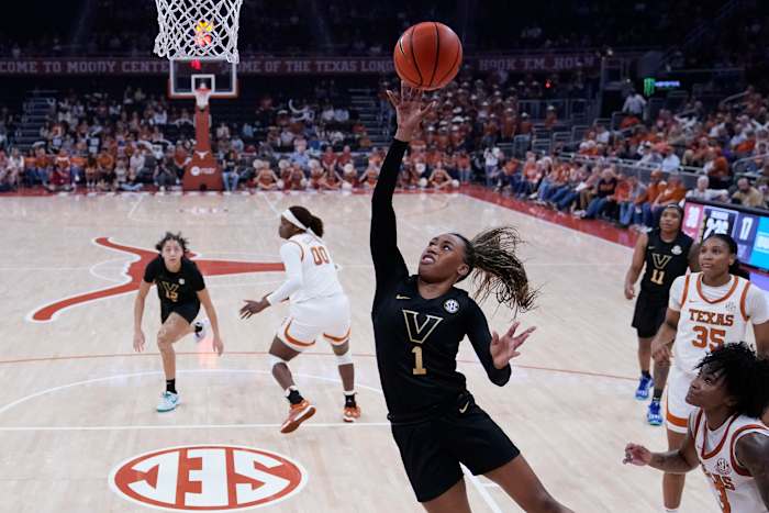 Vanderbilt's Mikayla Blakes -scores NCAA Division I eerstejaarsrecord 55 punten in Win op Auburn