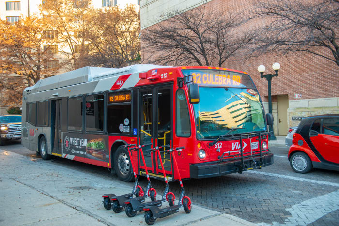 Via aanbiedingen fare-vrije ritten naar verwarmende centra tijdens het winterweer deze week