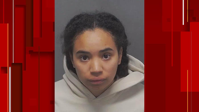 Vrouw, 23, beschuldigd van het raken van poedel in dierenmishandelingszaak is aangeklaagd, zegt het kantoor van Bexar County DA, zegt