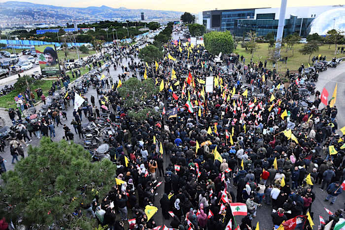 Vrouw gedood toen Israëlische troepen op terugkeerders naar Zuid -Libanon schieten voorafgaand aan staakt -het -vuren deadline
