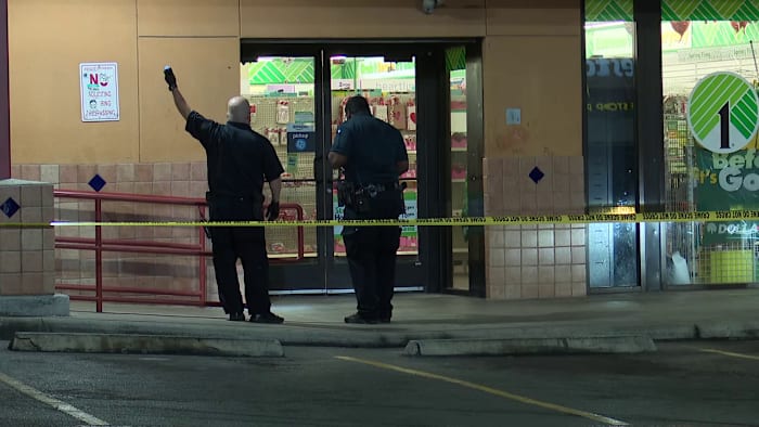 Vrouw schot meerdere keren, mannelijk gestoken in hoofd in West Side Dollar Store, zegt SAPD