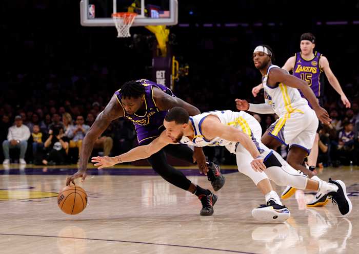 Warriors 'Kerr, Lakers' Redick Host Basketball Team van Pacific Palisades High School Hurt by Fire