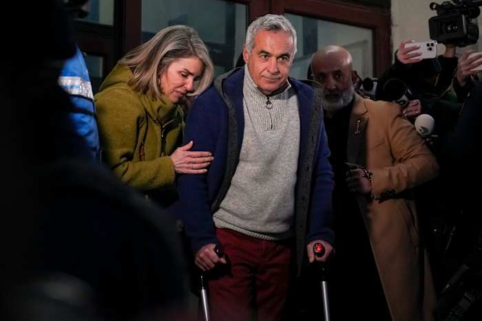 Wie is Calin Georgescu, de extreemrechtse populist die wordt onderzocht door officieren van justitie in Roemenië?