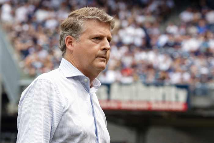 Yankees -eigenaar Hal Steinbrenner kan een voorstel voor het salarisdop ondersteunen dat is gekoppeld aan het minimum van de loonlijst