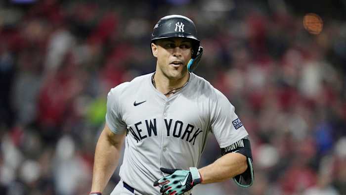 Yankees slugger Giancarlo Stanton is onzeker voor de openingsdag vanwege tendinitis in beide ellebogen