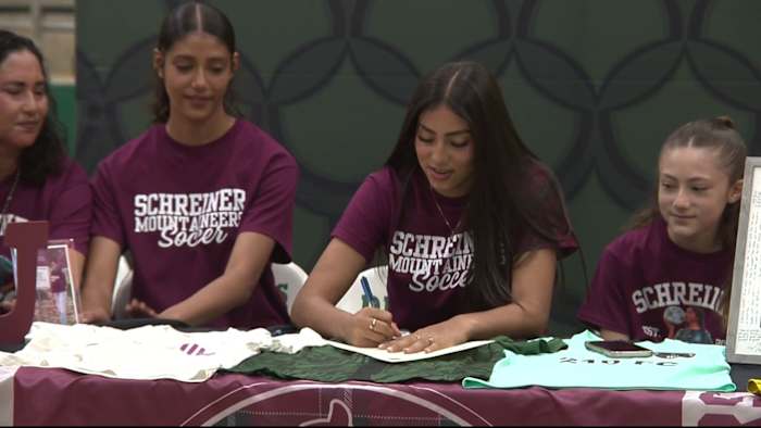 2 San Antonio High School Atleten Teken brief van intentie om universiteitssporten te spelen