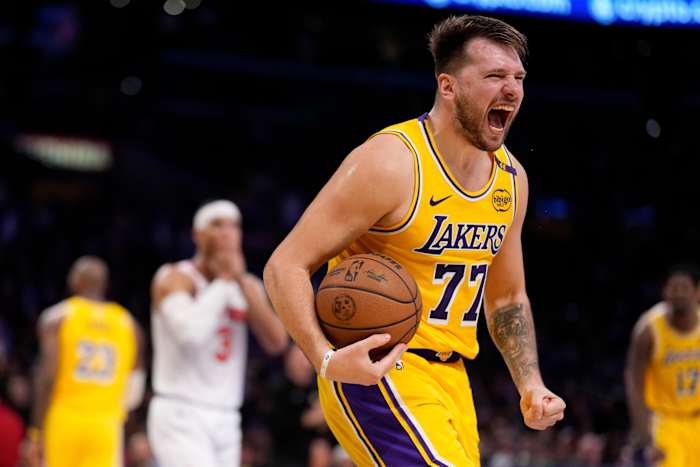 Aan het begin van het zware stuk tonen Lakers Grit met overtime overwinning op Knicks
