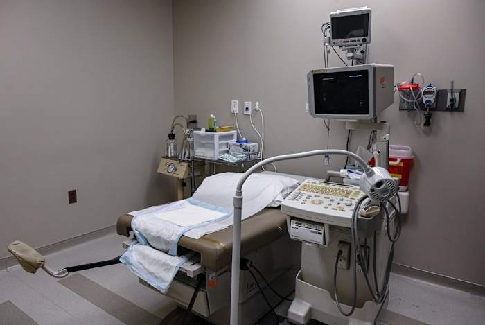 Abortus-tegenstanders loven de rekening die zou vastklemmen op pilaanbieders en abortussen uit de staat