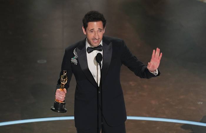 Adrien Brody wint de beste acteur voor 'The Brutalist,' mee naar huis nemen van zijn tweede carrière Oscar
