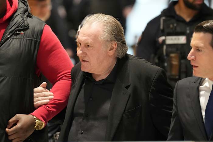 Advocaten van eisers noemen acteur Gérard Depardieu een seksueel roofdier en een misogynist terwijl het proces sluit