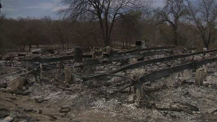 Bexar County AIDS Duke Fire Slachtoffers met hotelverblijven te midden van zoektocht naar oplossingen op lange termijn