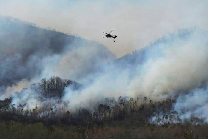 Bosbranden in Noord- en South Carolina gevoed door droogte, wind en gevallen bomen van orkaan Helene