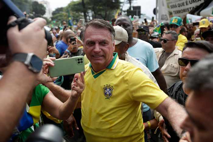 Brazili's tophof om te beslissen of ex-president Bolsonaro wordt geconfronteerd met aanklachten. Wat kan er daarna gebeuren?