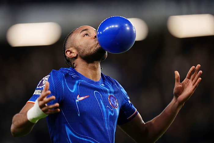 Chelsea routs Southampton 4-0 op frustrerende nacht voor Cole Palmer. Brighton en Palace winnen