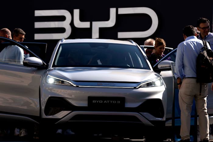 China's BYD lanceert EV -oplaadsysteem, het zegt dat bijna net zo snel werkt als een fill -up