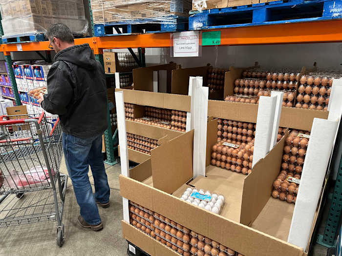 De Amerikaanse economie groeide met 2,4% in het 4e kwartaal na upgrade in de schatting van de uiteindelijke groei