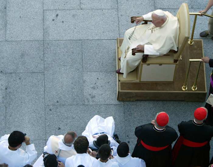 De bereidheid van Pope om zijn kwetsbaarheid te tonen, biedt een voorbeeld voor jong en oud