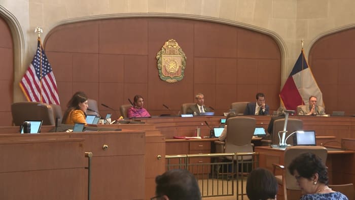 De gemeenteraad van San Antonio beperkt 's nachts semi-truck parkeren in woonwijken