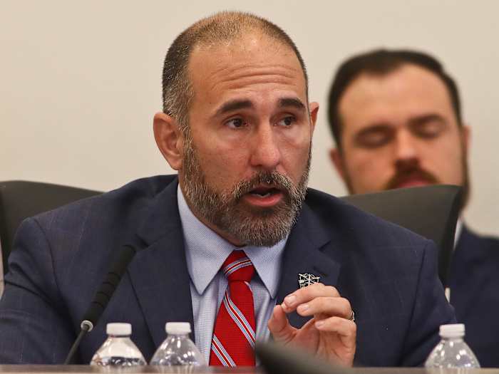 De wetgeving van Florida zou de beperkingen op de werkuren van tieners ontspannen