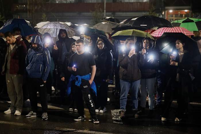 Demonstranten die meer verantwoording in North Macedonië eisen over dodelijke nachtclubvuur
