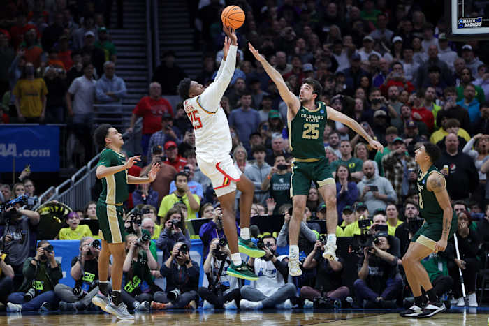 Derik Queen's zoemer-kloppende fadeaway geeft Maryland een 72-71 maart Madness overwinning op Colorado State