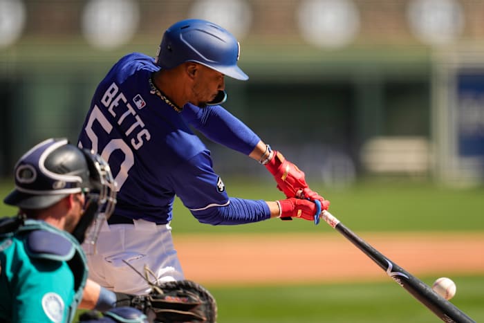 Dodgers 'Betts die te maken hebben met ziekte in Japan, Roberts hoopvol dat hij klaar is voor de openingsdag