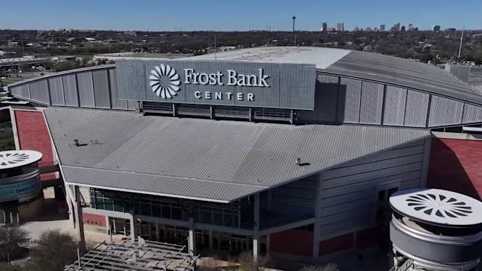 East Side bewoners stemden verlangens, zorgen over de toekomst van Frost Bank Center