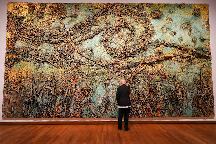 Een nieuwe tentoonstelling benadrukt hoe de Duitse kunstenaar Anselm Kiefer werd geïnspireerd door Vincent van Gogh