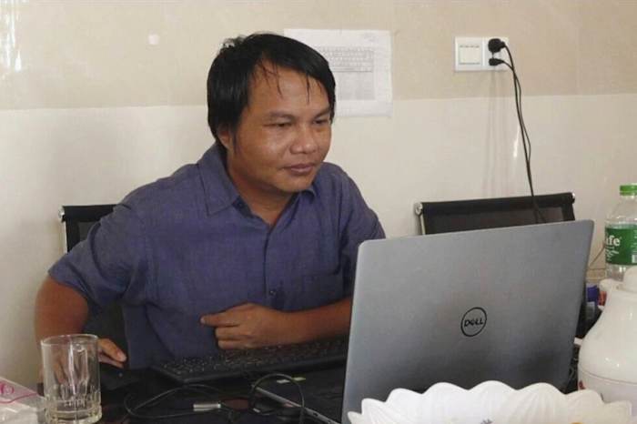 Een online nieuwssite van Myanmar zegt dat de gevangenisjournalist wordt gemarteld voor het onthullen van misbruiken van gevangenen