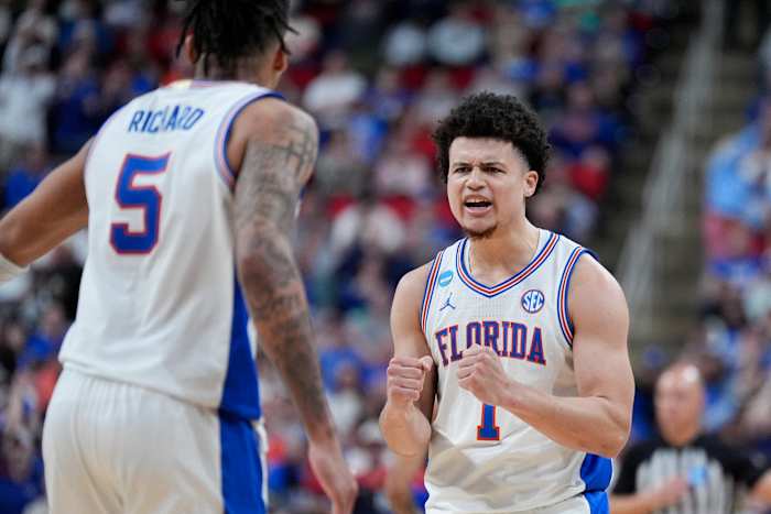 Florida beëindigt het bod van UConn voor de derde opeenvolgende nationale titel met 77-75 maart Madness Win