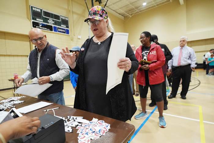GOP duwt vooruit met het stem van de burgerschap. Sommige ambtenaren van de staatsverkiezingen zeggen dat het problematisch is