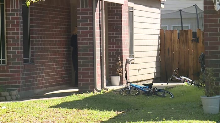 Gearresteerd Texas-broers en zussen, beschuldigd van het proberen te steken van moeder voor het uitschakelen van Wi-Fi, zegt Sheriff, zegt Sheriff