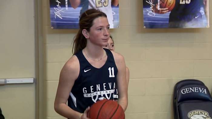 Genève School of Boerne Eyes veegt terwijl de basketbalteams van jongens en meisjes het staatstoernooi halve finale bereiken