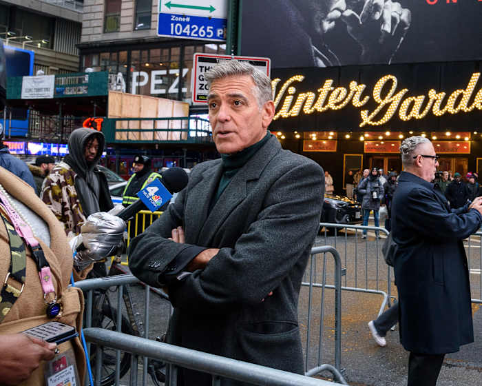 George Clooney bezoekt een journalistieke held opnieuw in Broadway -versie van 'Good Night en Good Luck'