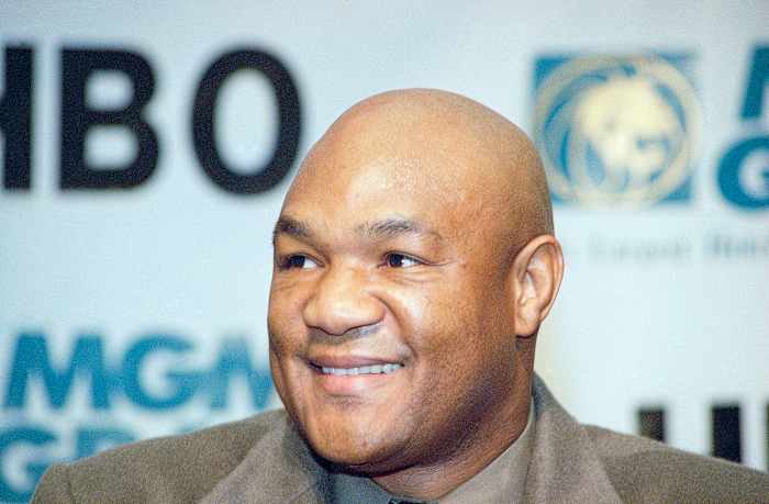George Foreman, de angstaanjagende zwaargewicht die een geliefde kampioen werd, sterft op 76