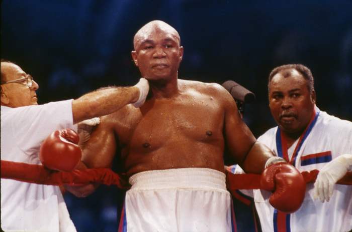 George Foreman, de gloeiende zwaargewicht die een lieve kampioen werd, sterft op 76