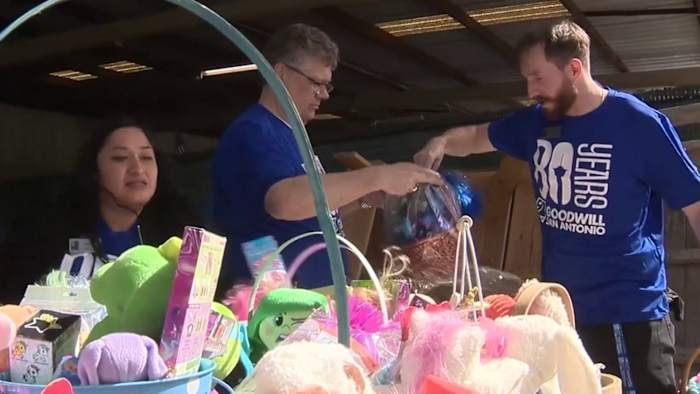 Goodwill San Antonio -medewerkers bouwen duurzame paasmanden voor gemeenschap