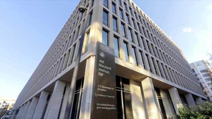 Gouverneur Greg Abbott zegt dat hij het plan van Trump steunt om het ministerie van Onderwijs te deconstrueren