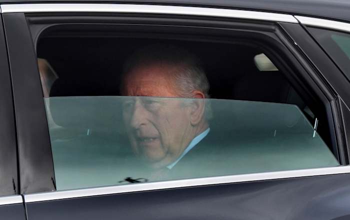 Het korte ziekenhuisverblijf van koning Charles III herinnert het VK eraan dat Monarch nog steeds een kankerpatiënt is