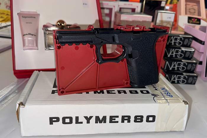 Hooggerechtshof handhaaft de Biden -regel die serienummers en achtergrondcontroles voor spookkanonnen vereist