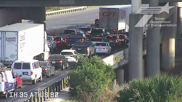 Interstate 35 ten zuiden van het centrum heropent na de politie, zegt SAPD, zegt SAPD