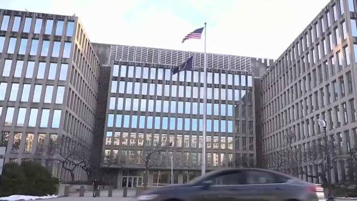 Inwoner van Bexar County, voormalig federale werknemer, wordt geconfronteerd met onzekerheid na ontslagen van invloed duizenden