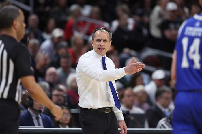 Iowa huurt McCollum in, die Missouri Valley -titels veegde en NCAA -game won in zijn een seizoen bij Drake