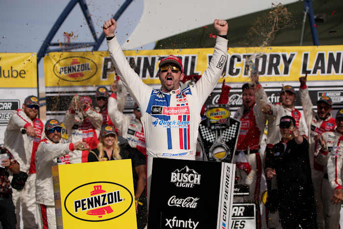 Josh Berry racet naar de 1e Cup Series Victory, geeft Wood Brothers 101e overwinning met Las Vegas Score