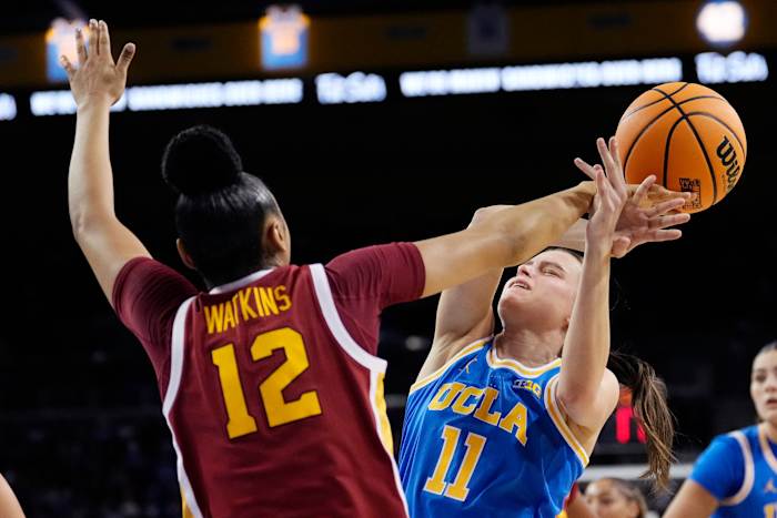 Juju Watkins scoort 30, nr. 4 USC Nedert nr. 2 UCLA 80-67 om 1e Big Ten Regular-Season-titel te winnen