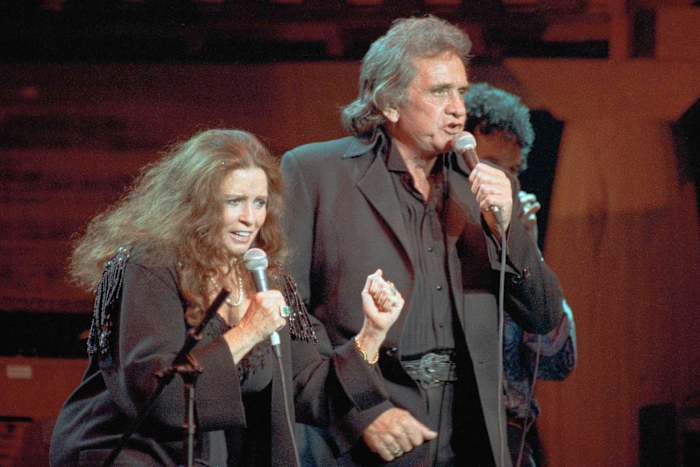 June Carter Cash, Kenny Chesney en Tony Brown om lid te worden van de Country Music Hall of Fame