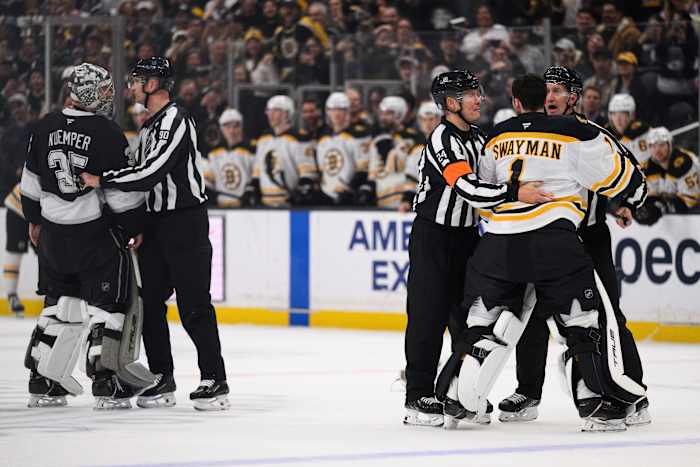 Kings 'Kuemper, Bruins' Swayman was klaar in doelman gevecht voordat ambtenaren binnenkwamen