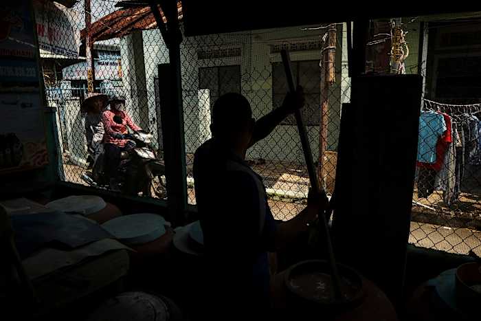 Klimaatverandering en overbevissing bedreigen de oude traditie van Vietnam om vissaus te maken