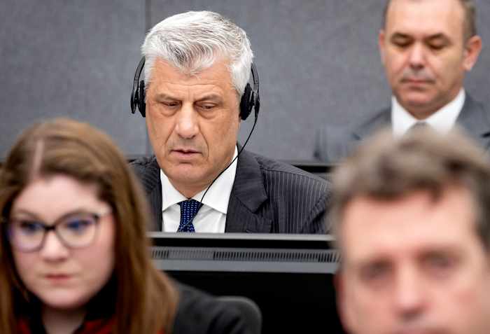Kosovo ex-president Thaci bezoekt het graf van vader nadat Haag Court hem verbiedt om de begrafenis bij te wonen
