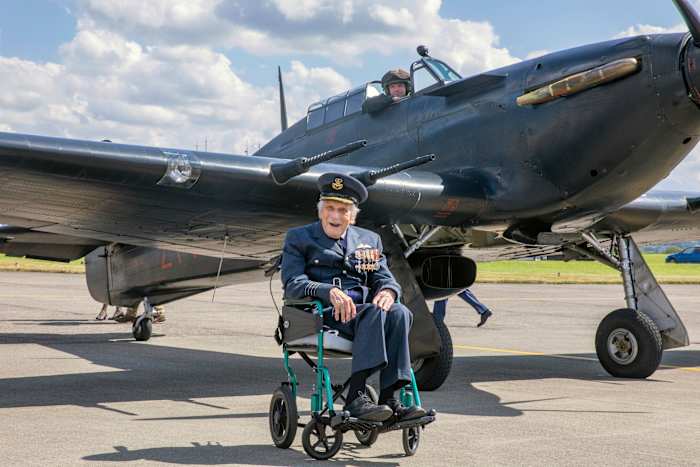 Laatst overgebleven piloot uit de Battle of Britain, John 'Paddy' Hemingway, sterft op 105